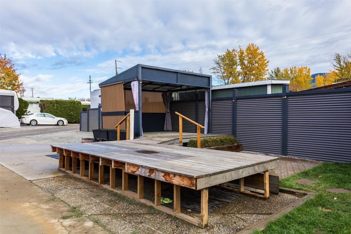 332-415 Commonwealth Road, Kelowna, BC - Outdoor