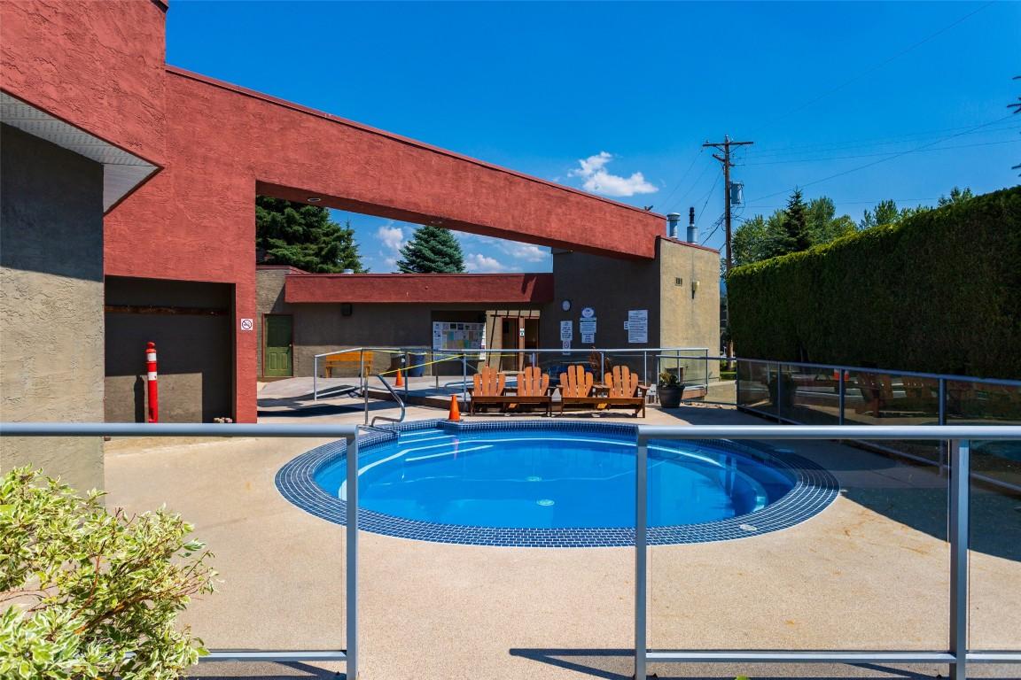332-415 Commonwealth Road, Kelowna, BC - Outdoor With In Ground Pool