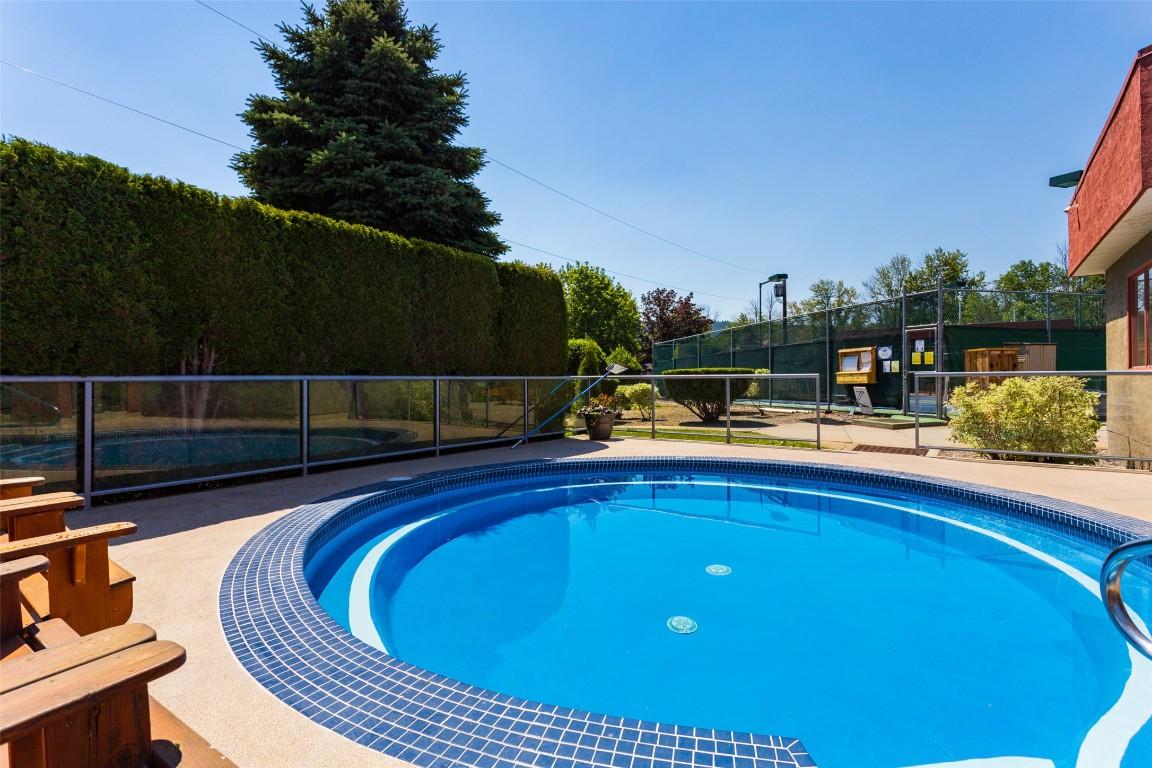 332-415 Commonwealth Road, Kelowna, BC - Outdoor With Backyard