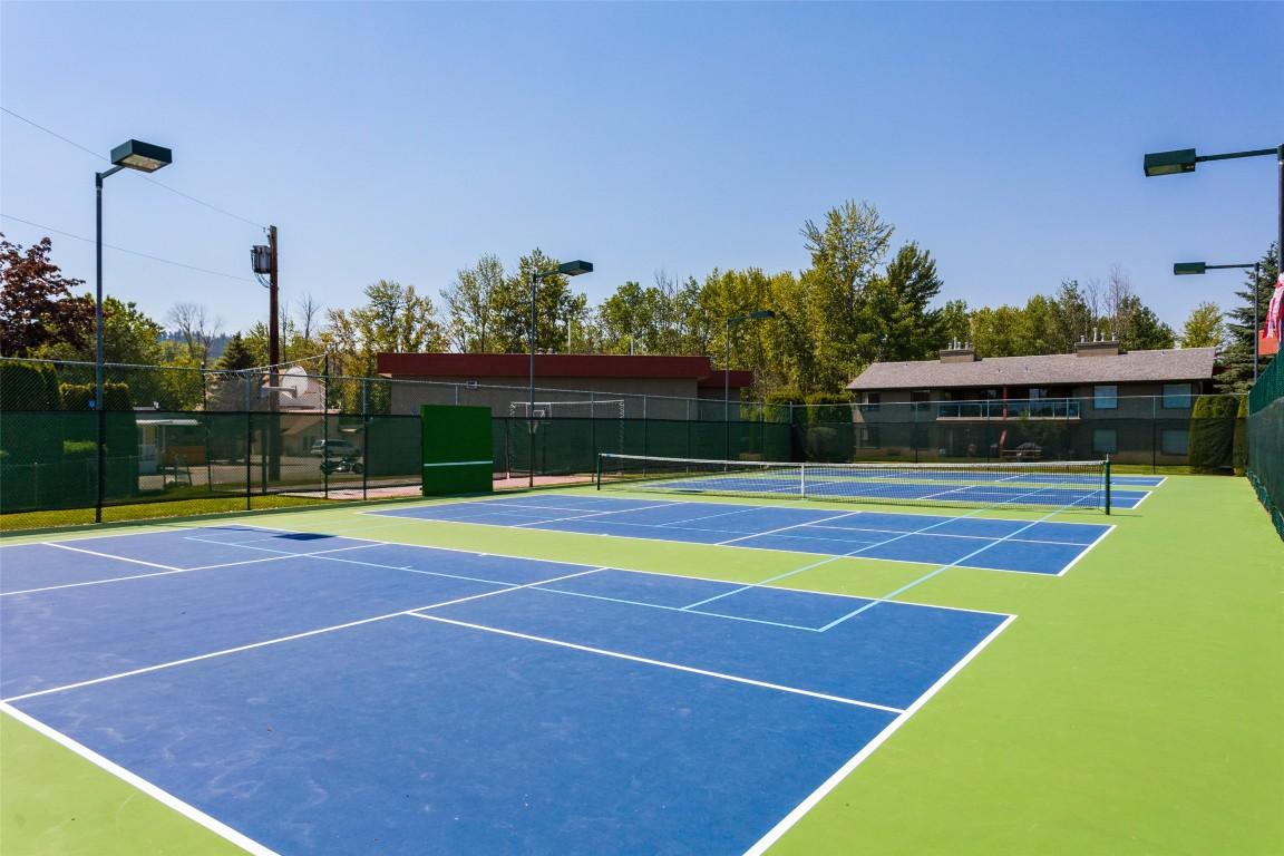 332-415 Commonwealth Road, Kelowna, BC - Outdoor With Backyard