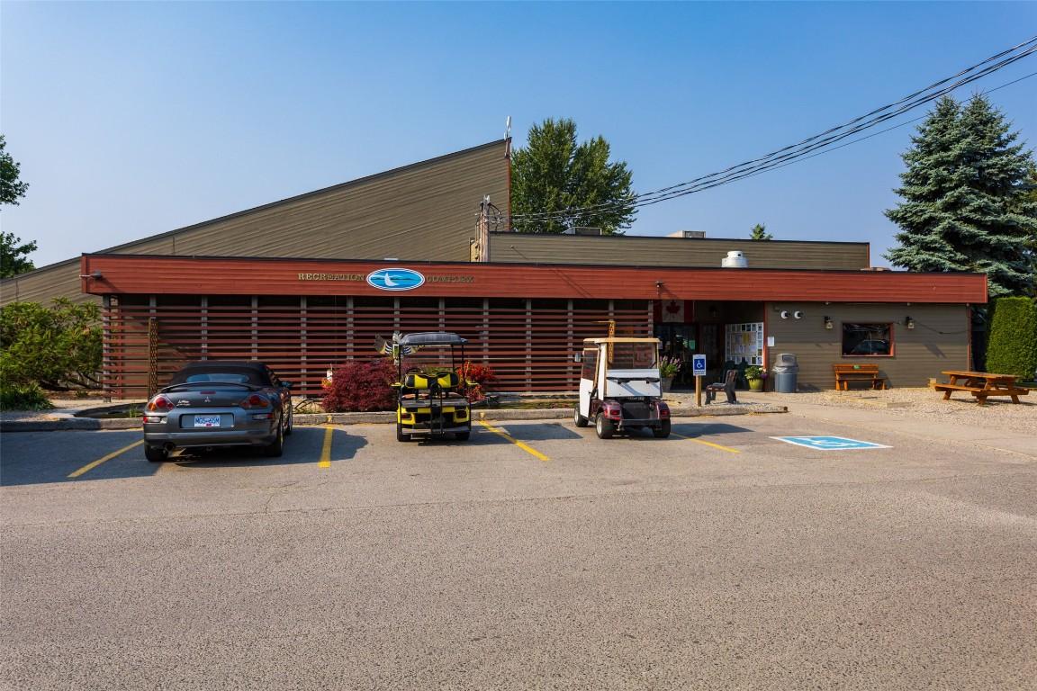 332-415 Commonwealth Road, Kelowna, BC - Outdoor