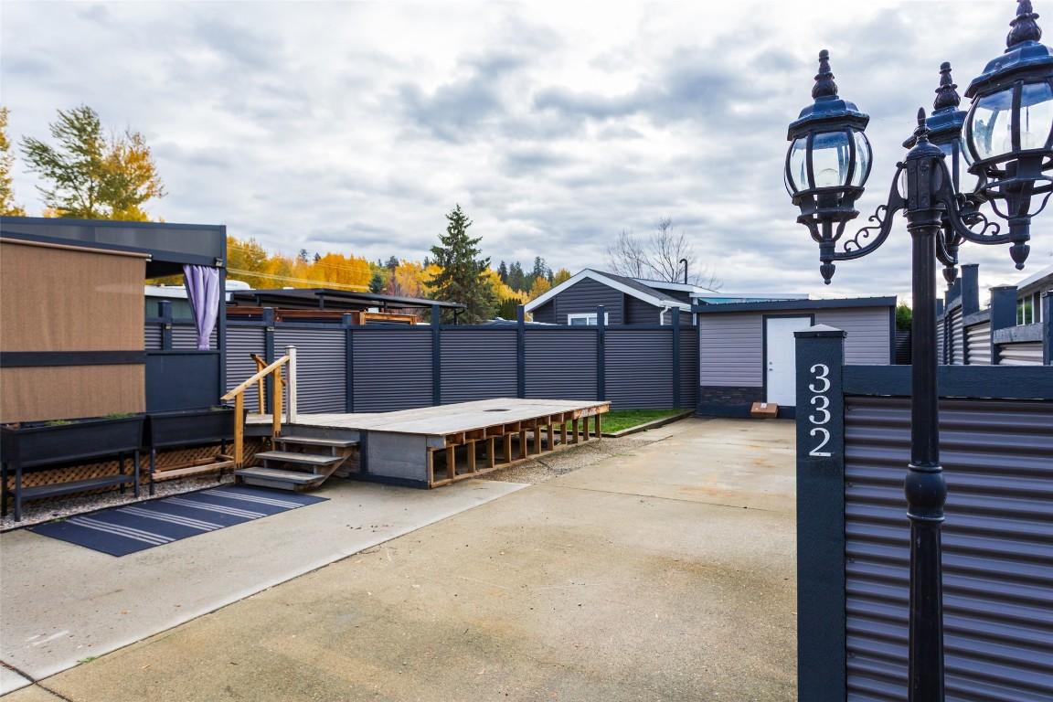 332-415 Commonwealth Road, Kelowna, BC - Outdoor