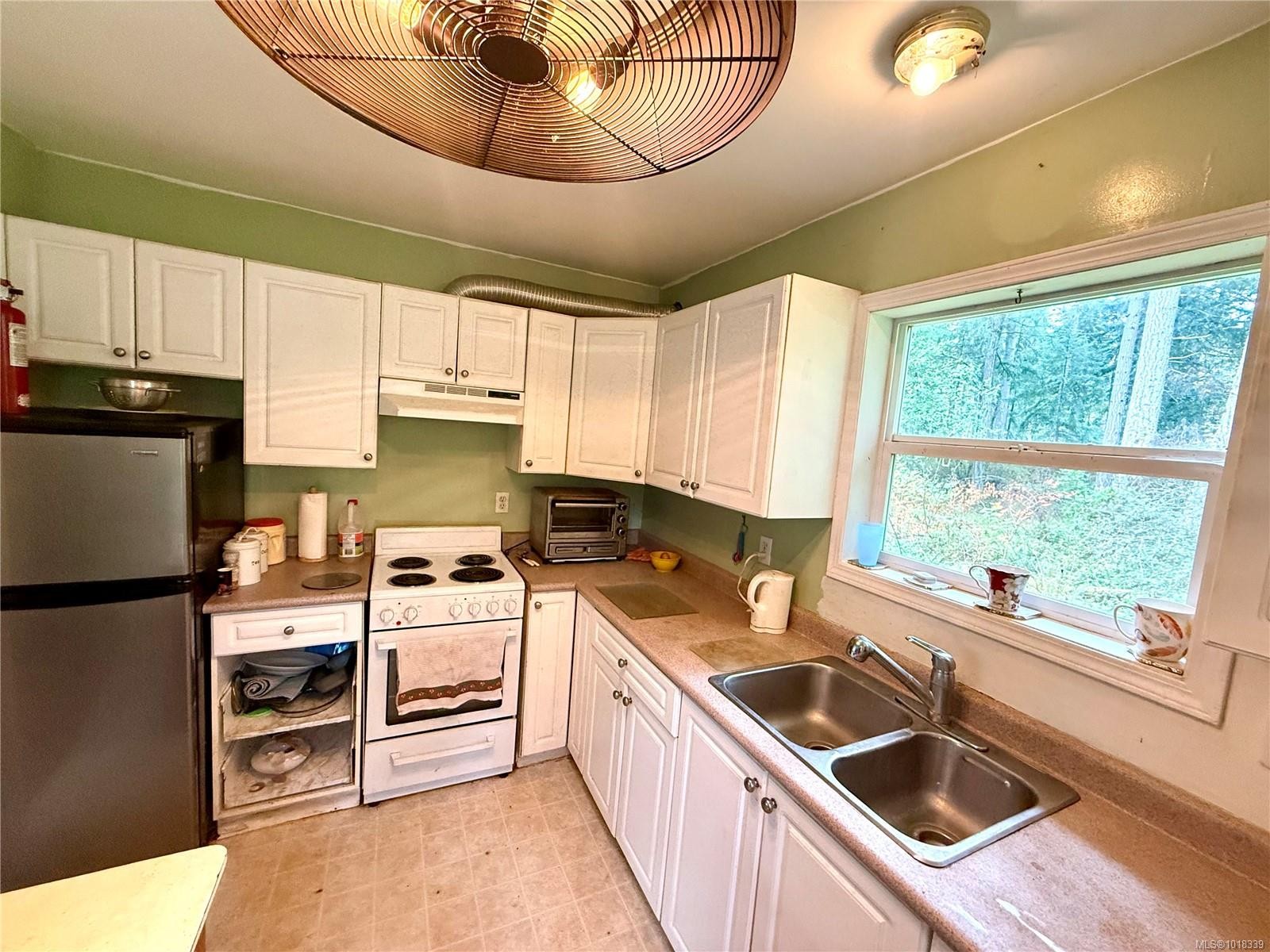 148 Meadow Dr, Salt Spring, BC