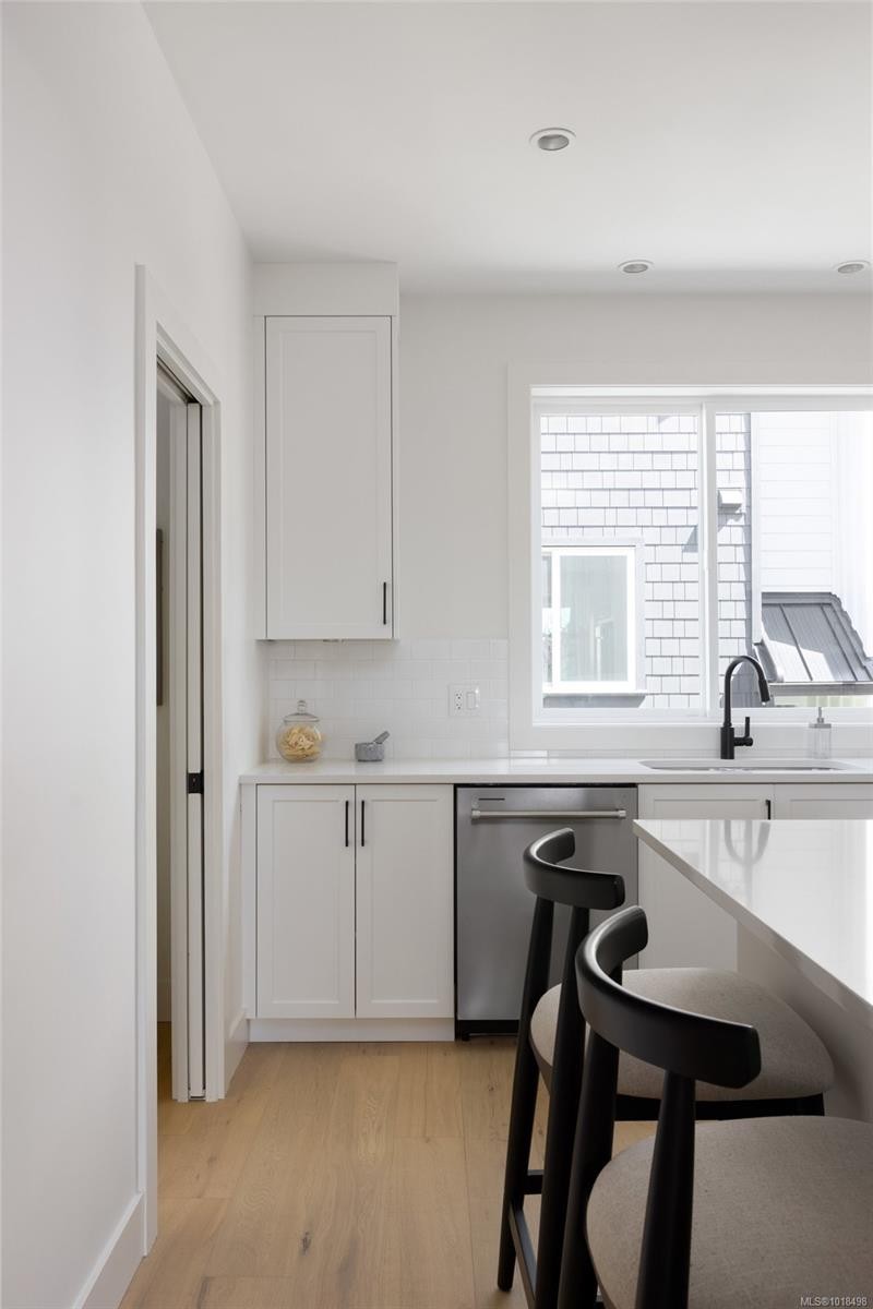 9-10145 Fifth St, Sidney, BC