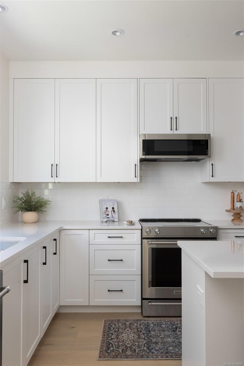 9-10145 Fifth St, Sidney, BC