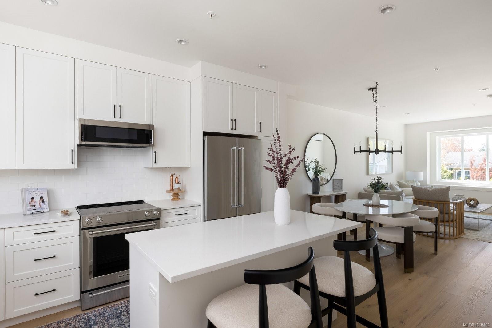 9-10145 Fifth St, Sidney, BC