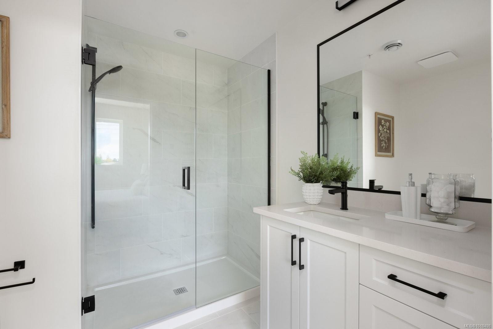 9-10145 Fifth St, Sidney, BC