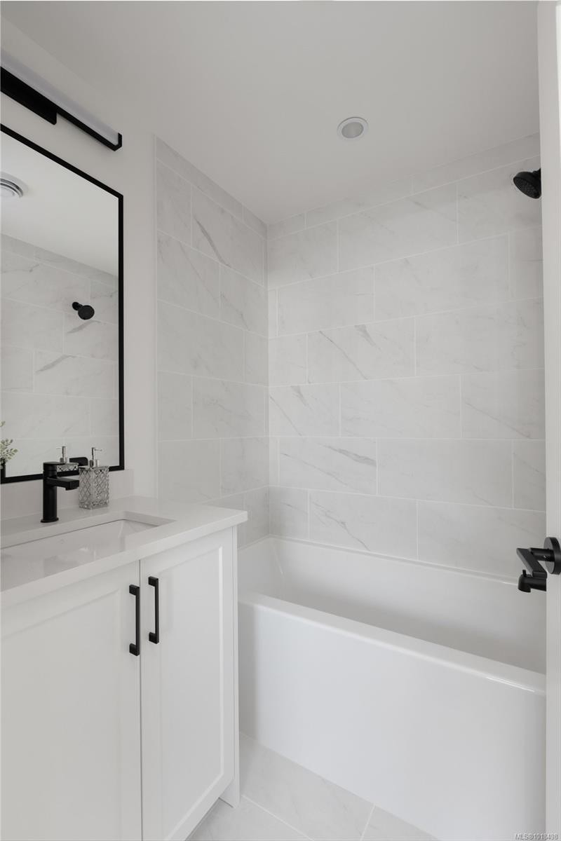 9-10145 Fifth St, Sidney, BC