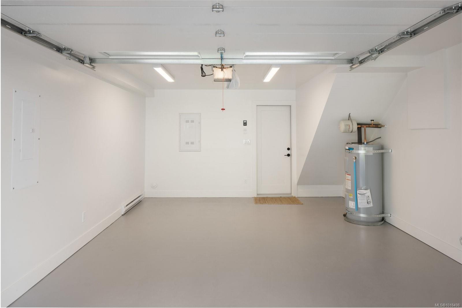 9-10145 Fifth St, Sidney, BC