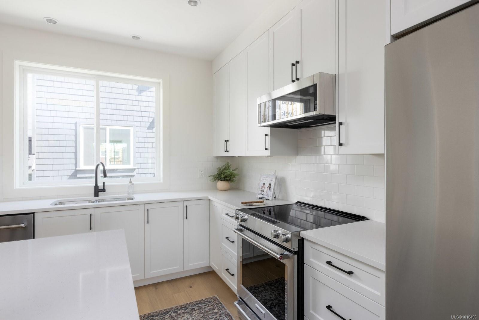 9-10145 Fifth St, Sidney, BC