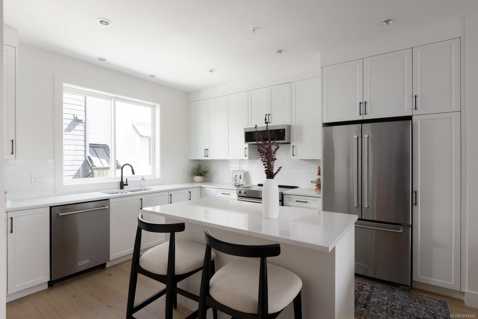 9-10145 Fifth St, Sidney, BC