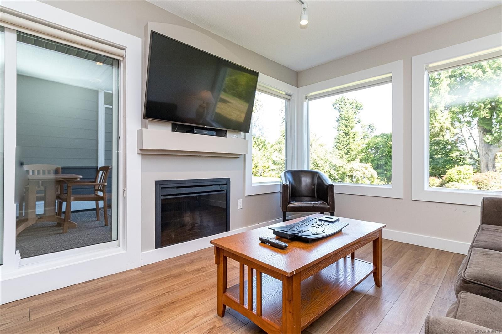 717-1600 Stroulger Rd, Nanoose Bay, BC - Indoor Photo Showing Living Room With Fireplace