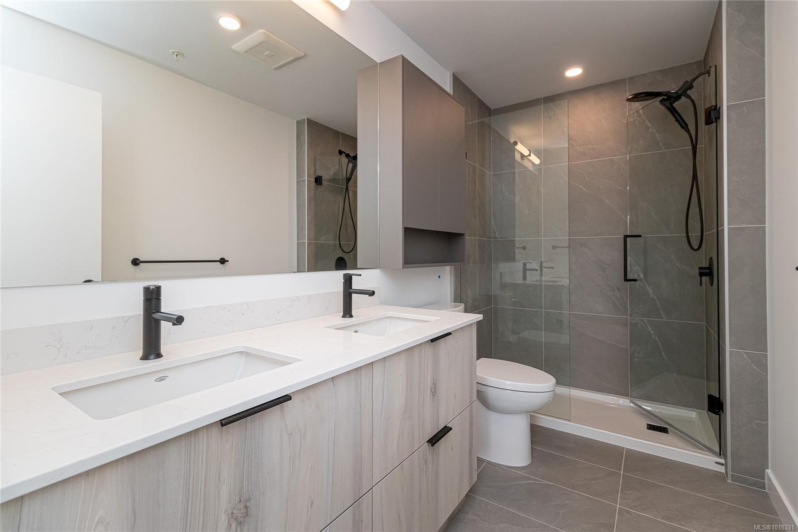 312-3564B Ryder Hesjedal Way, Colwood, BC - Indoor Photo Showing Bathroom