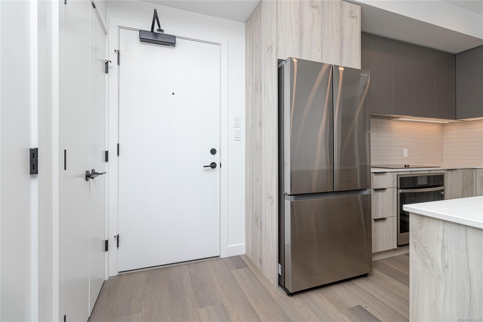 312-3564B Ryder Hesjedal Way, Colwood, BC - Indoor Photo Showing Kitchen
