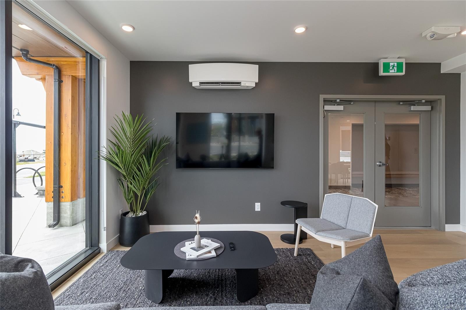 312-3564B Ryder Hesjedal Way, Colwood, BC - Indoor Photo Showing Living Room