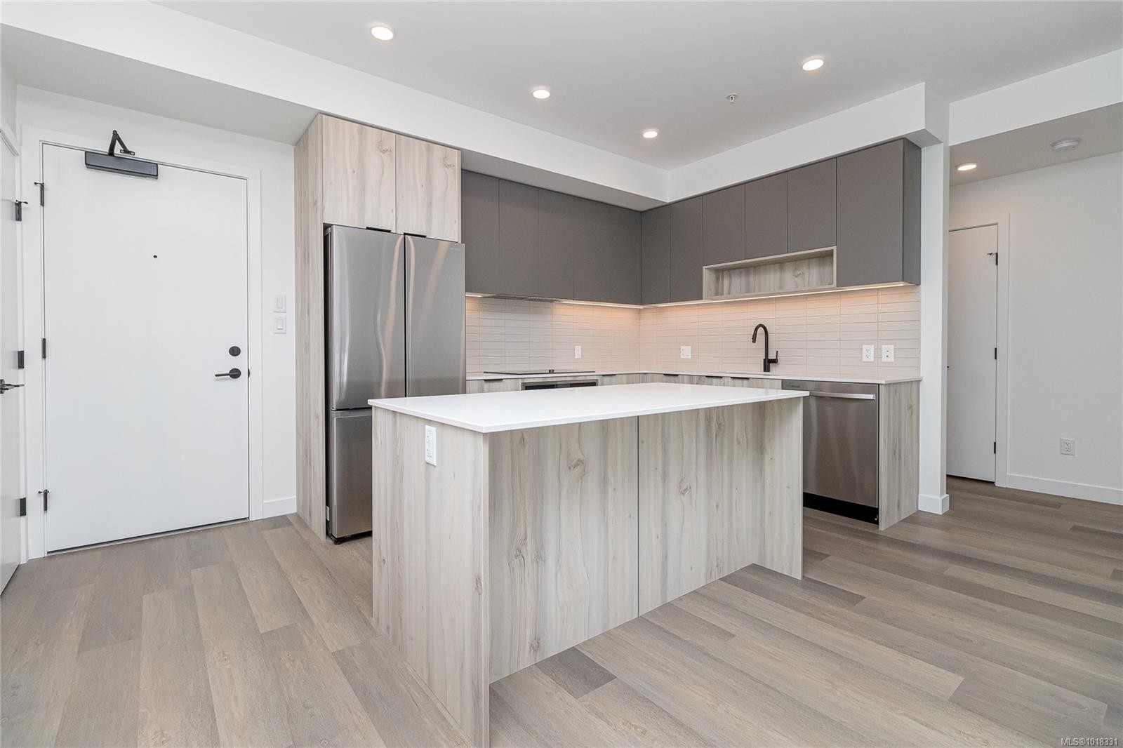 312-3564B Ryder Hesjedal Way, Colwood, BC - Indoor Photo Showing Kitchen With Upgraded Kitchen