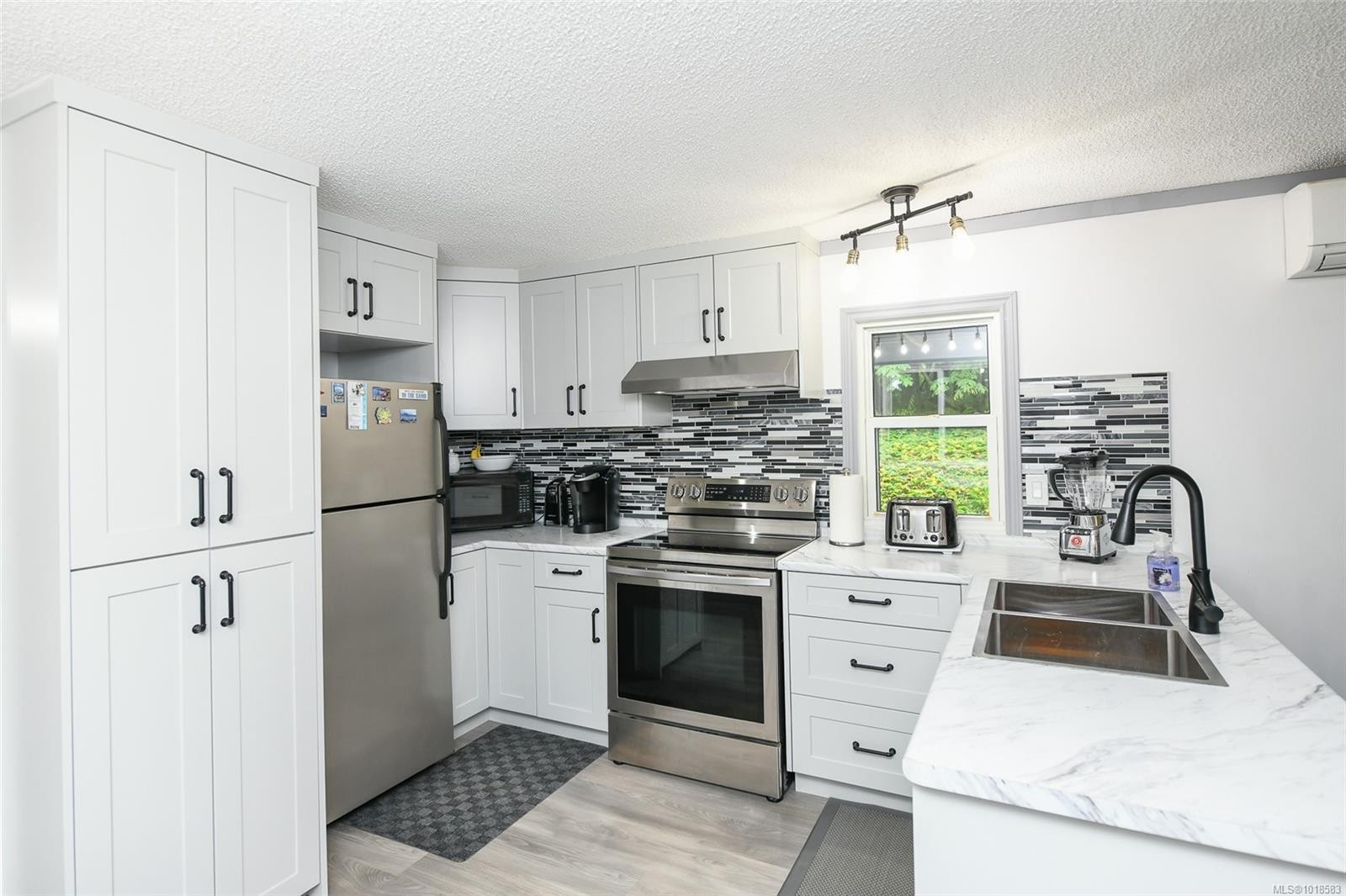 3701 Island Hwy South, Courtenay, BC