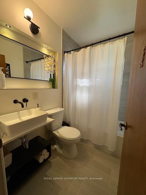 7321 Fern Avenue, Niagara Falls, ON - Indoor Photo Showing Bathroom