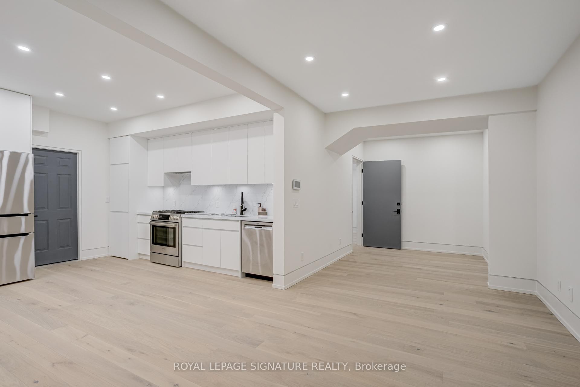 Lower Level-27 Scotland Road, Toronto, ON - Indoor Photo Showing Kitchen