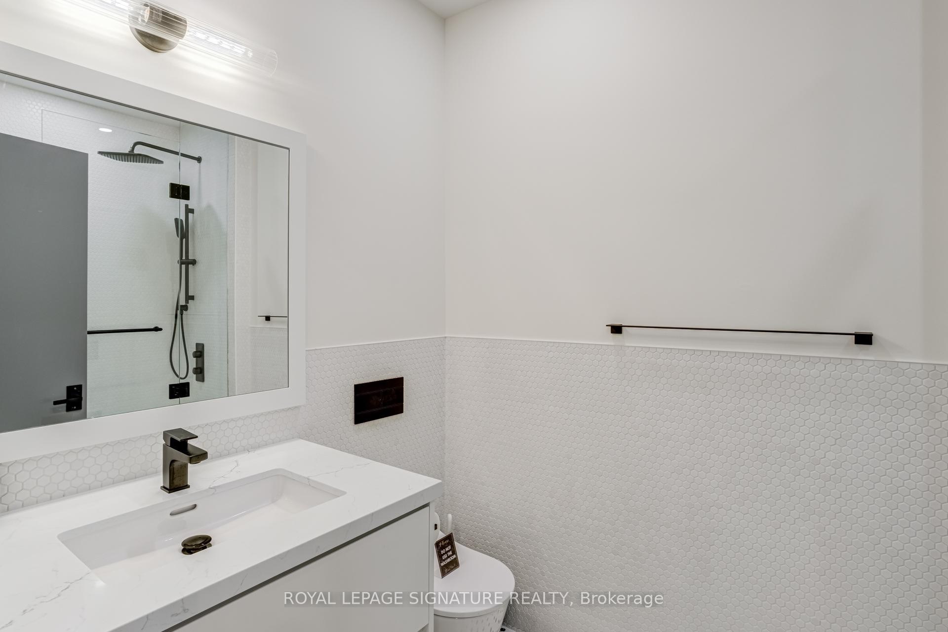 Lower Level-27 Scotland Road, Toronto, ON - Indoor Photo Showing Bathroom