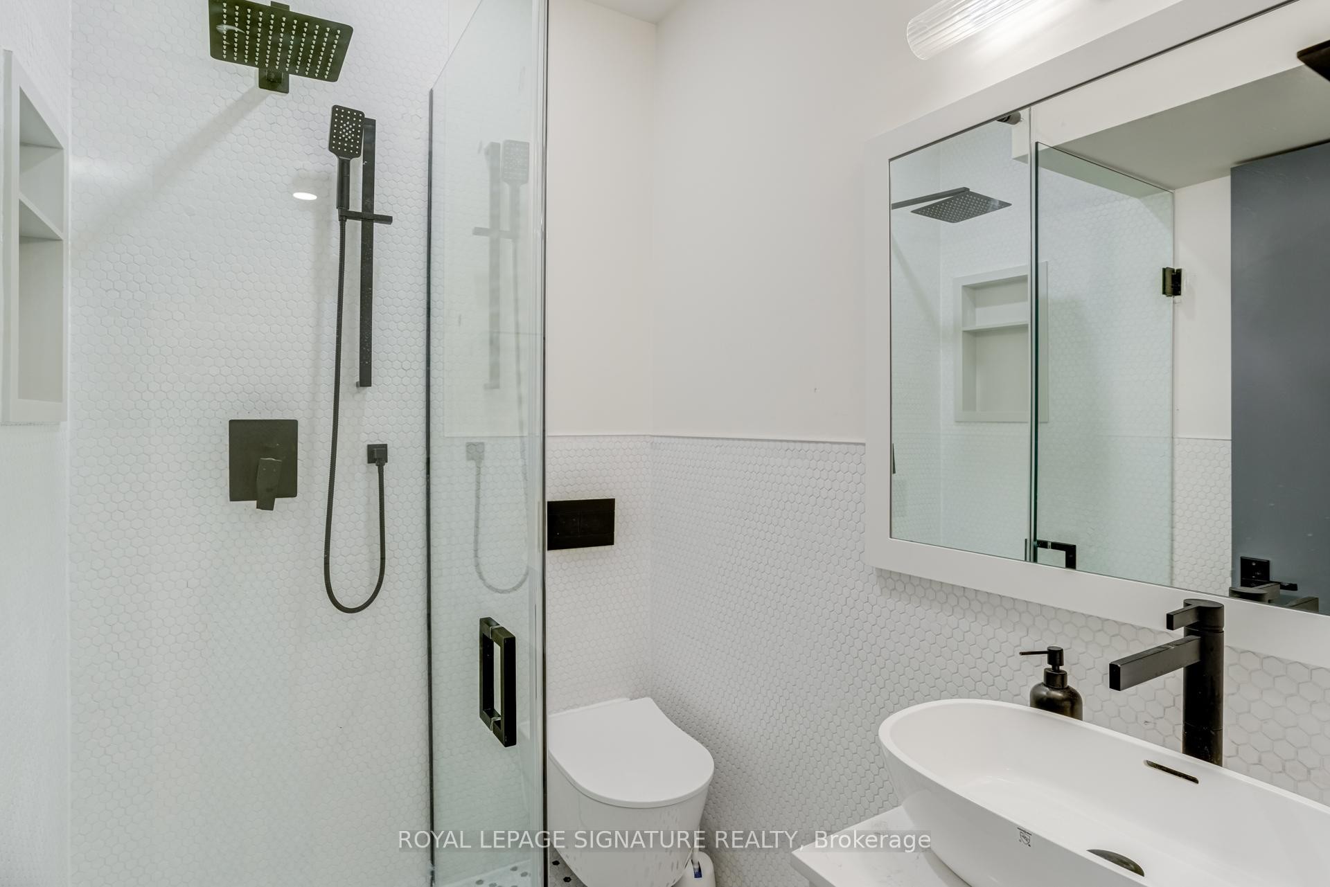Lower Level-27 Scotland Road, Toronto, ON - Indoor Photo Showing Bathroom