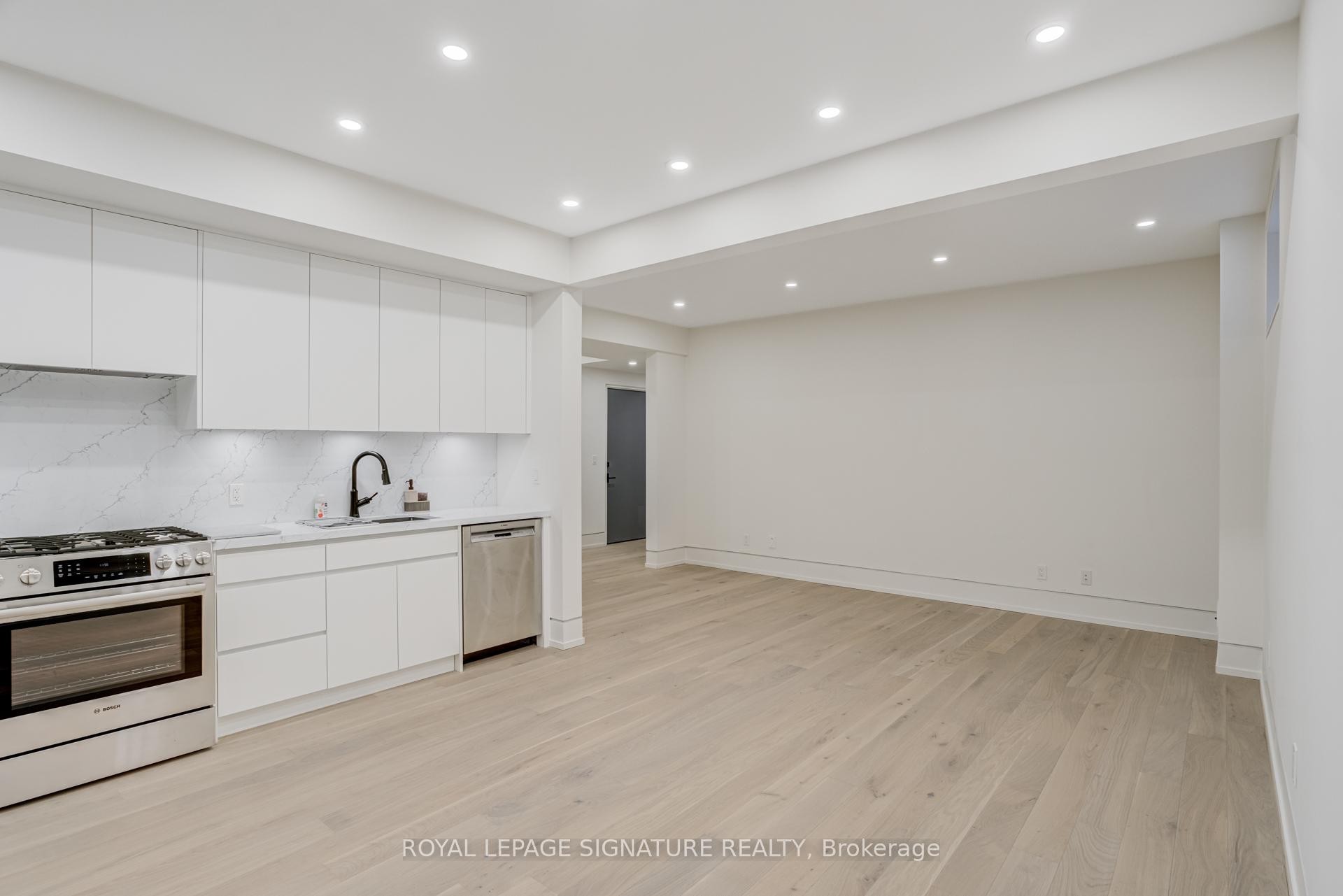 Lower Level-27 Scotland Road, Toronto, ON - Indoor Photo Showing Kitchen With Upgraded Kitchen
