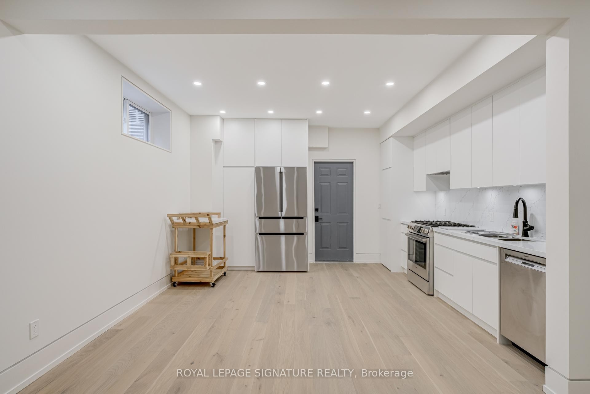 Lower Level-27 Scotland Road, Toronto, ON - Indoor Photo Showing Kitchen