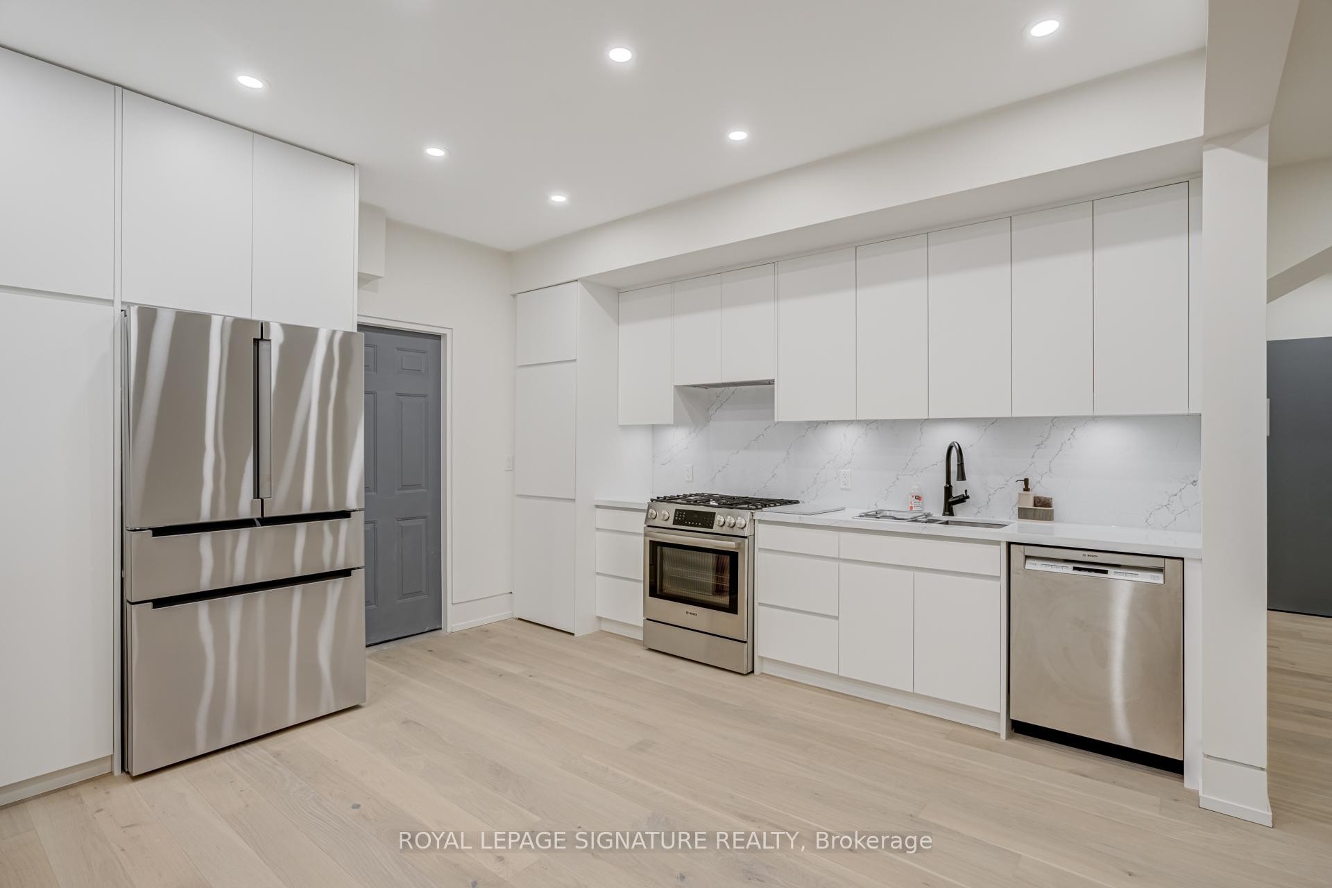 Lower Level-27 Scotland Road, Toronto, ON - Indoor Photo Showing Kitchen With Upgraded Kitchen