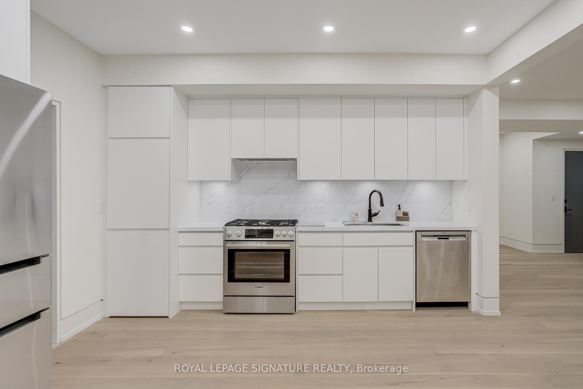 Lower Level-27 Scotland Road, Toronto, ON - Indoor Photo Showing Kitchen