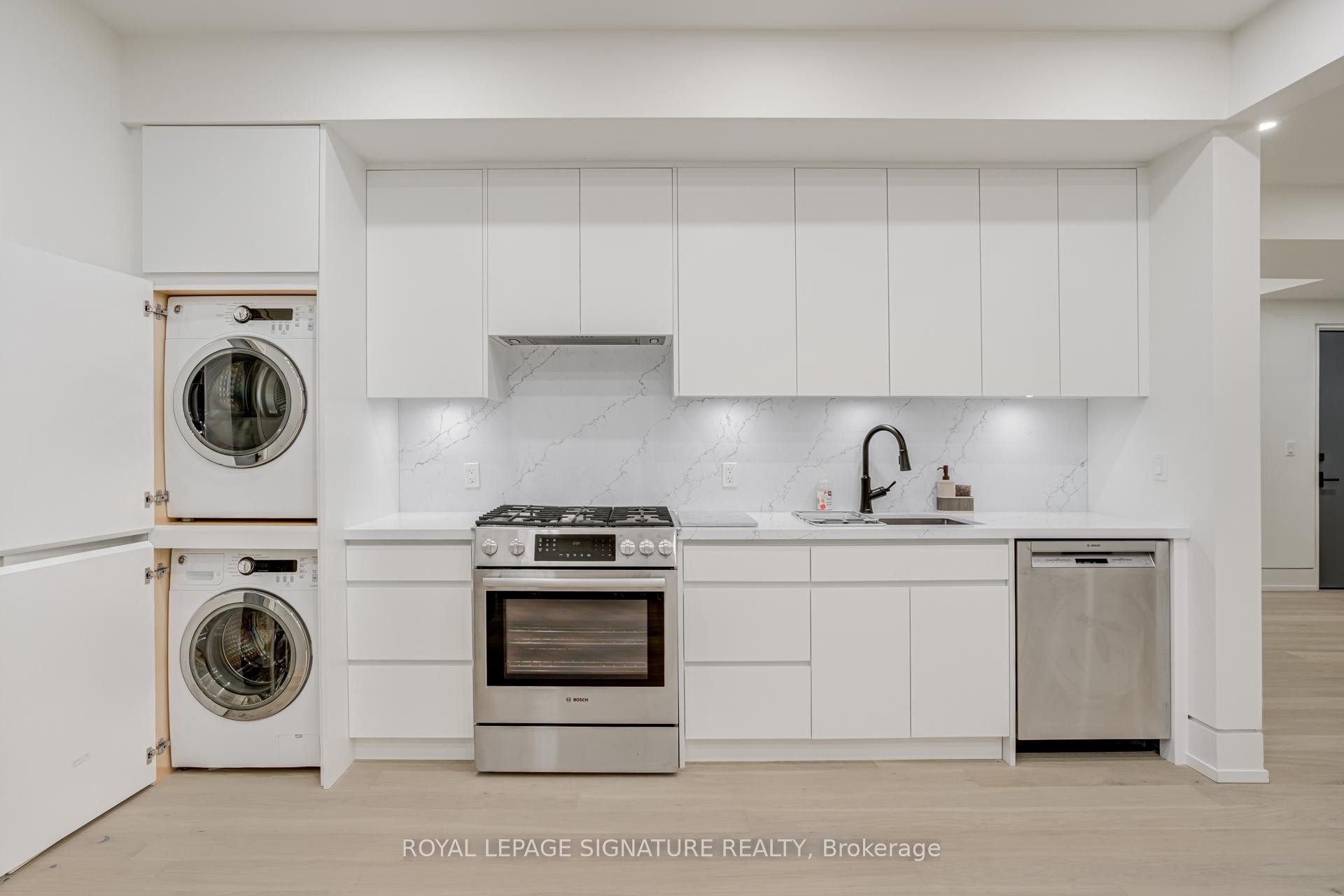 Lower Level-27 Scotland Road, Toronto, ON - Indoor Photo Showing Laundry Room