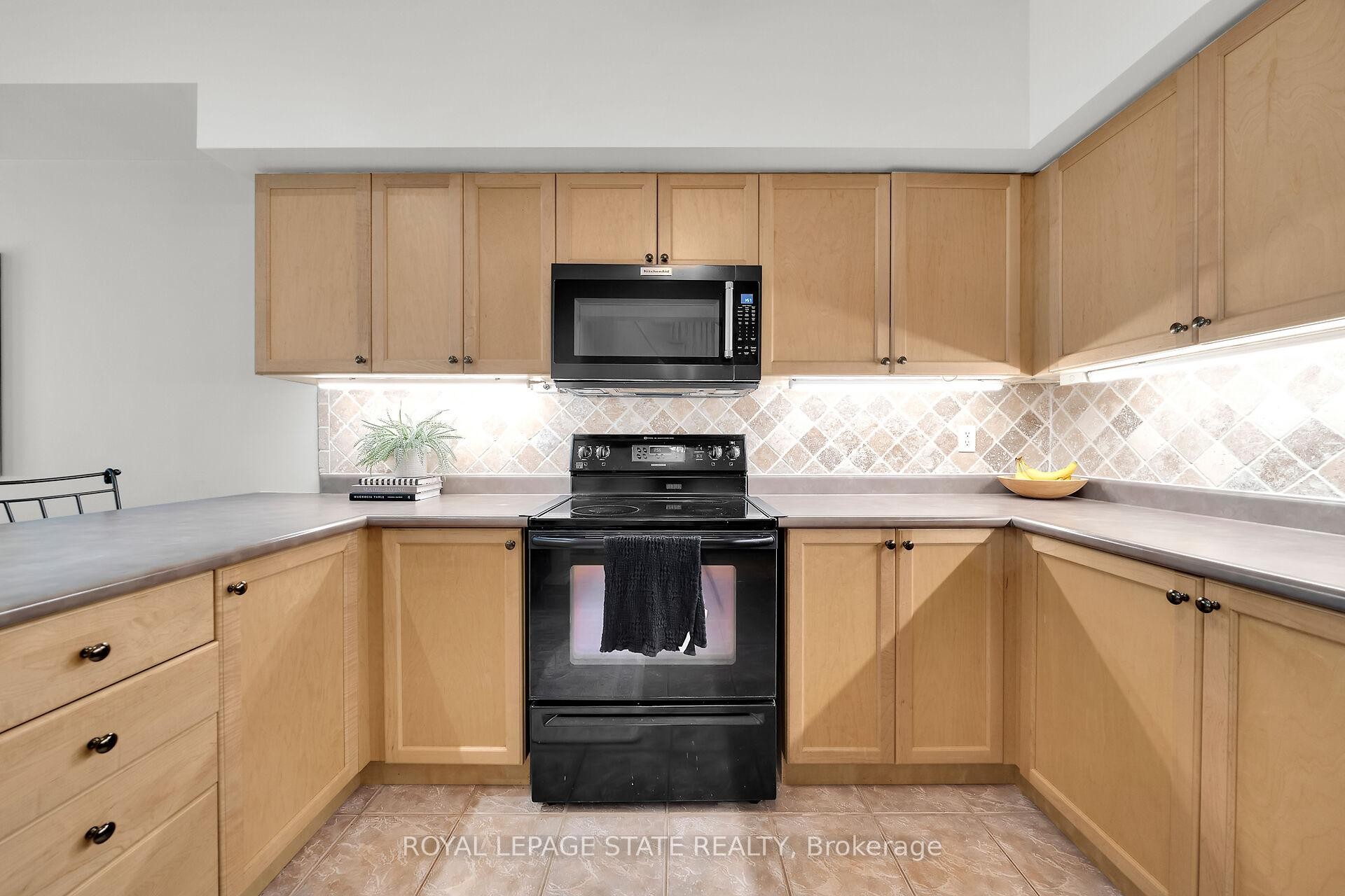 36-81 Valridge Drive, Hamilton, ON - Indoor Photo Showing Kitchen