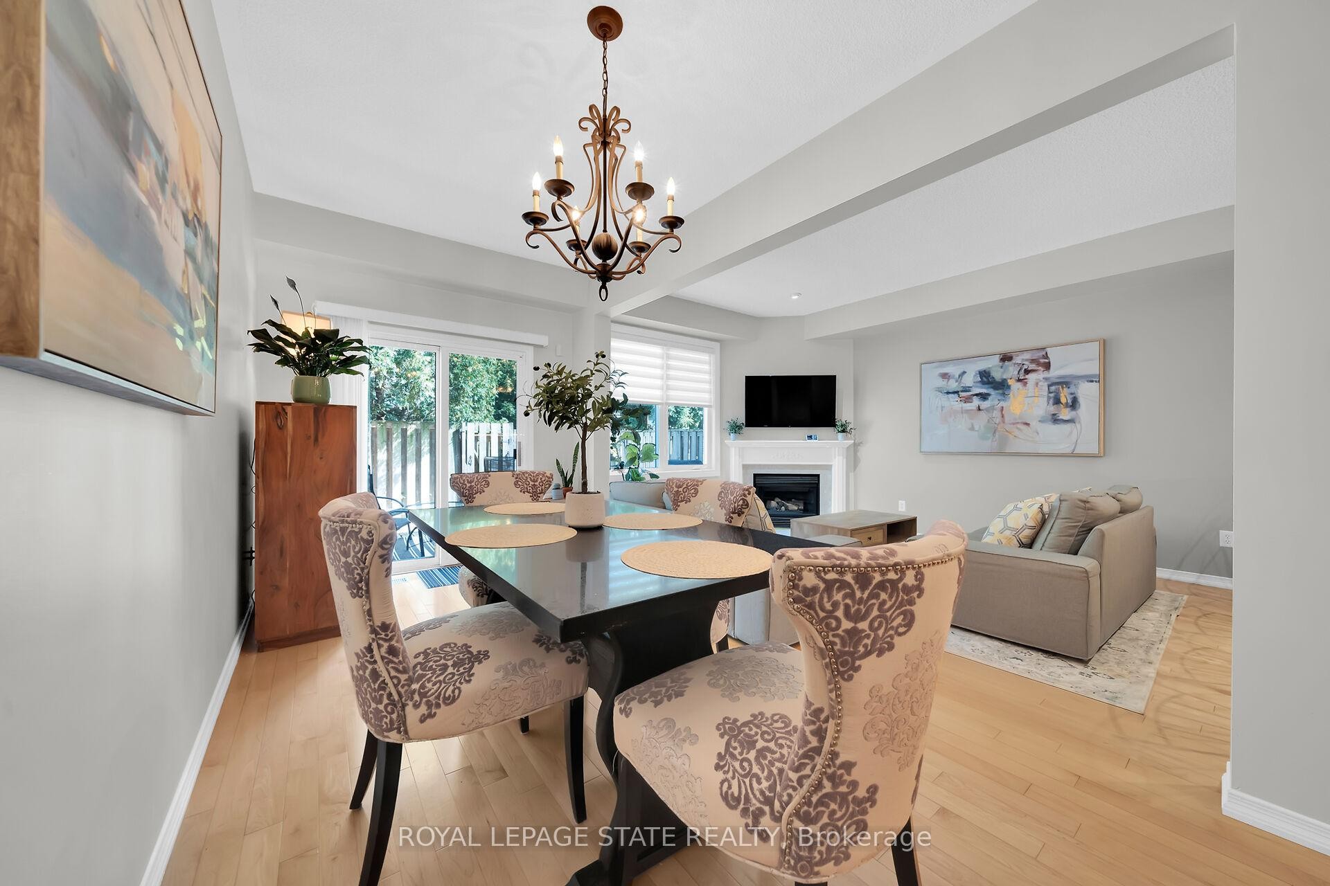 36-81 Valridge Drive, Hamilton, ON - Indoor Photo Showing Dining Room With Fireplace