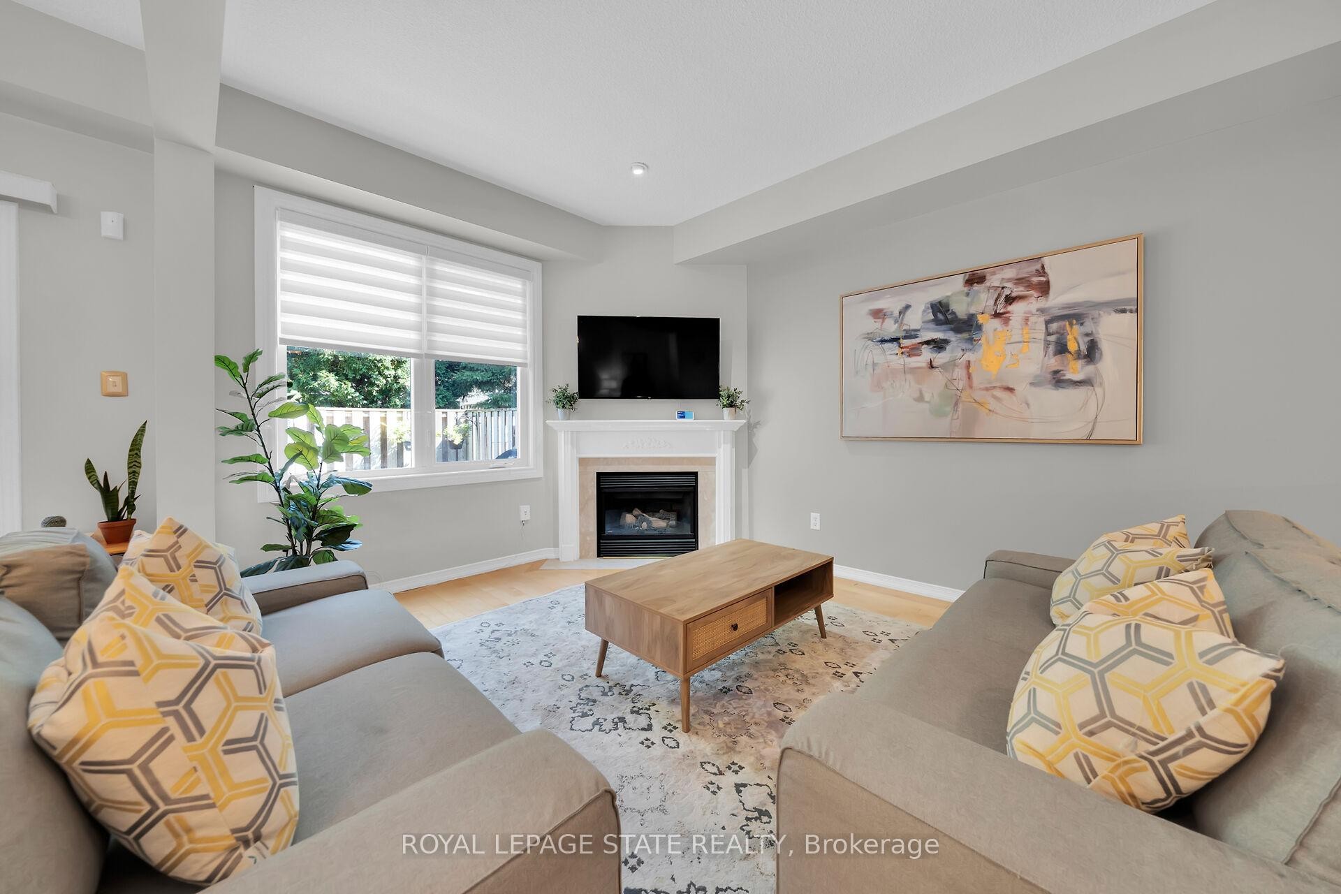 36-81 Valridge Drive, Hamilton, ON - Indoor Photo Showing Living Room With Fireplace
