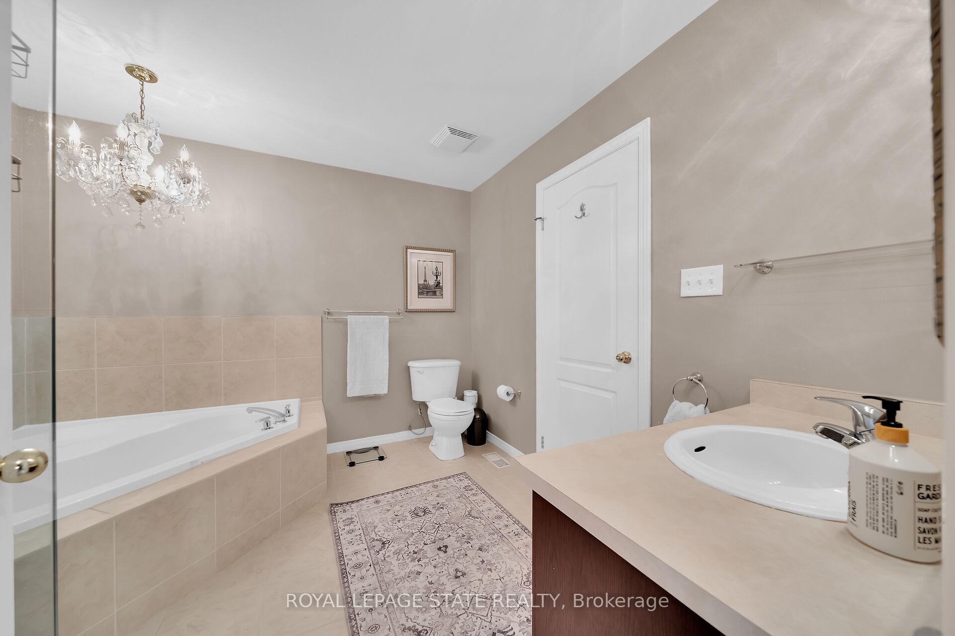 36-81 Valridge Drive, Hamilton, ON - Indoor Photo Showing Bathroom