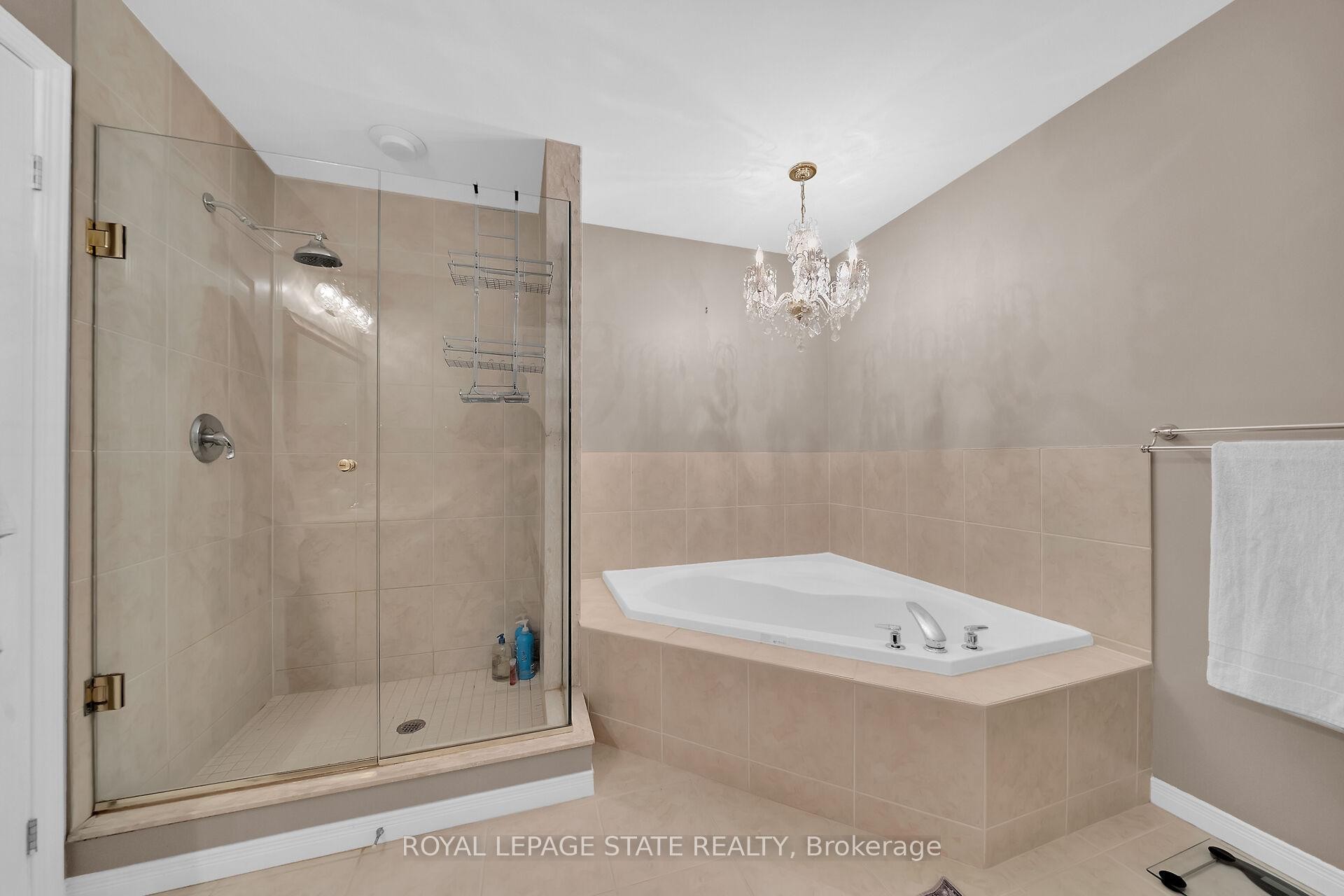 36-81 Valridge Drive, Hamilton, ON - Indoor Photo Showing Bathroom