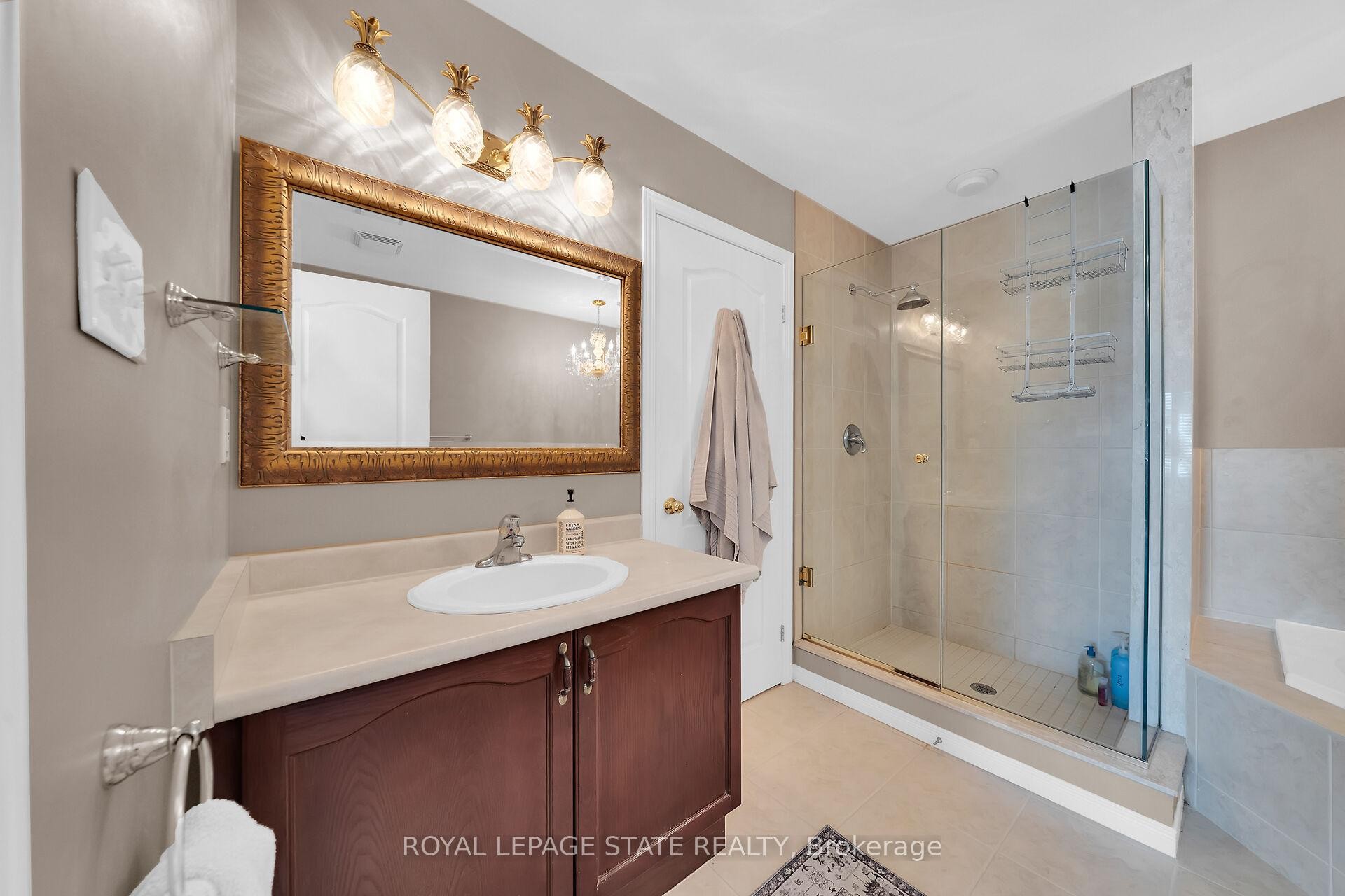 36-81 Valridge Drive, Hamilton, ON - Indoor Photo Showing Bathroom