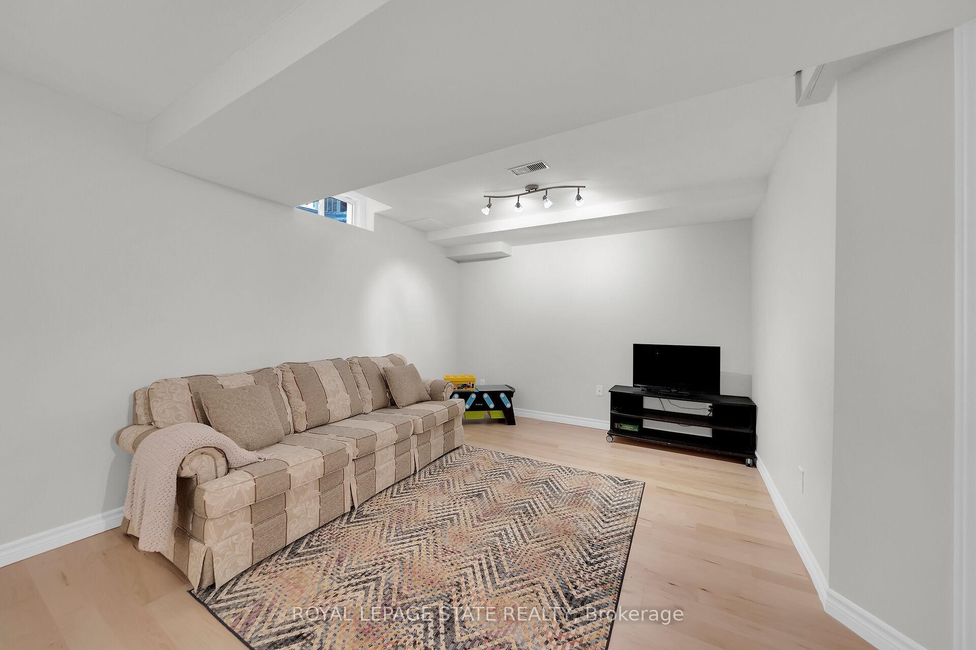 36-81 Valridge Drive, Hamilton, ON - Indoor Photo Showing Other Room