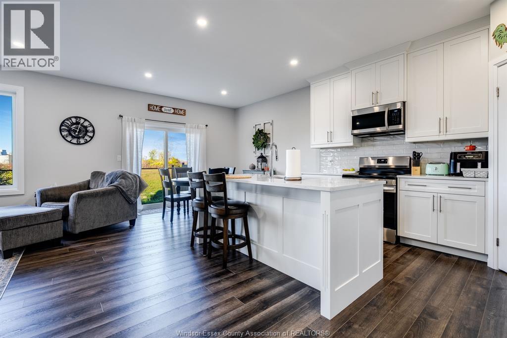 99 Eagle St, Leamington, ON - Indoor Photo Showing Kitchen