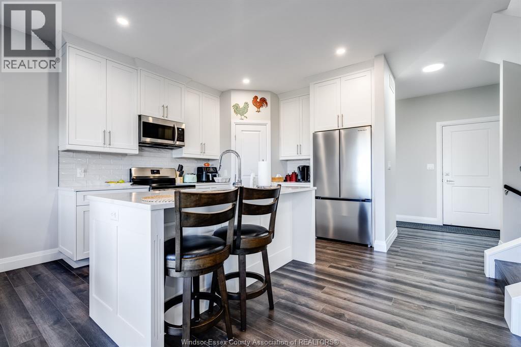 99 Eagle St, Leamington, ON - Indoor Photo Showing Kitchen With Upgraded Kitchen