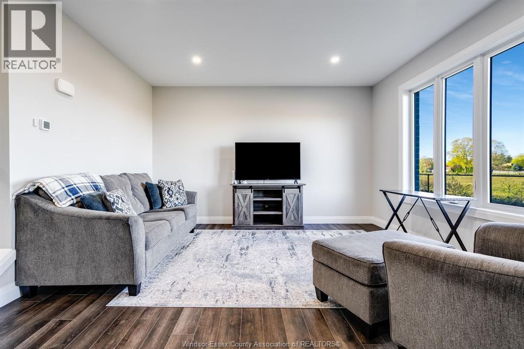 99 Eagle St, Leamington, ON - Indoor