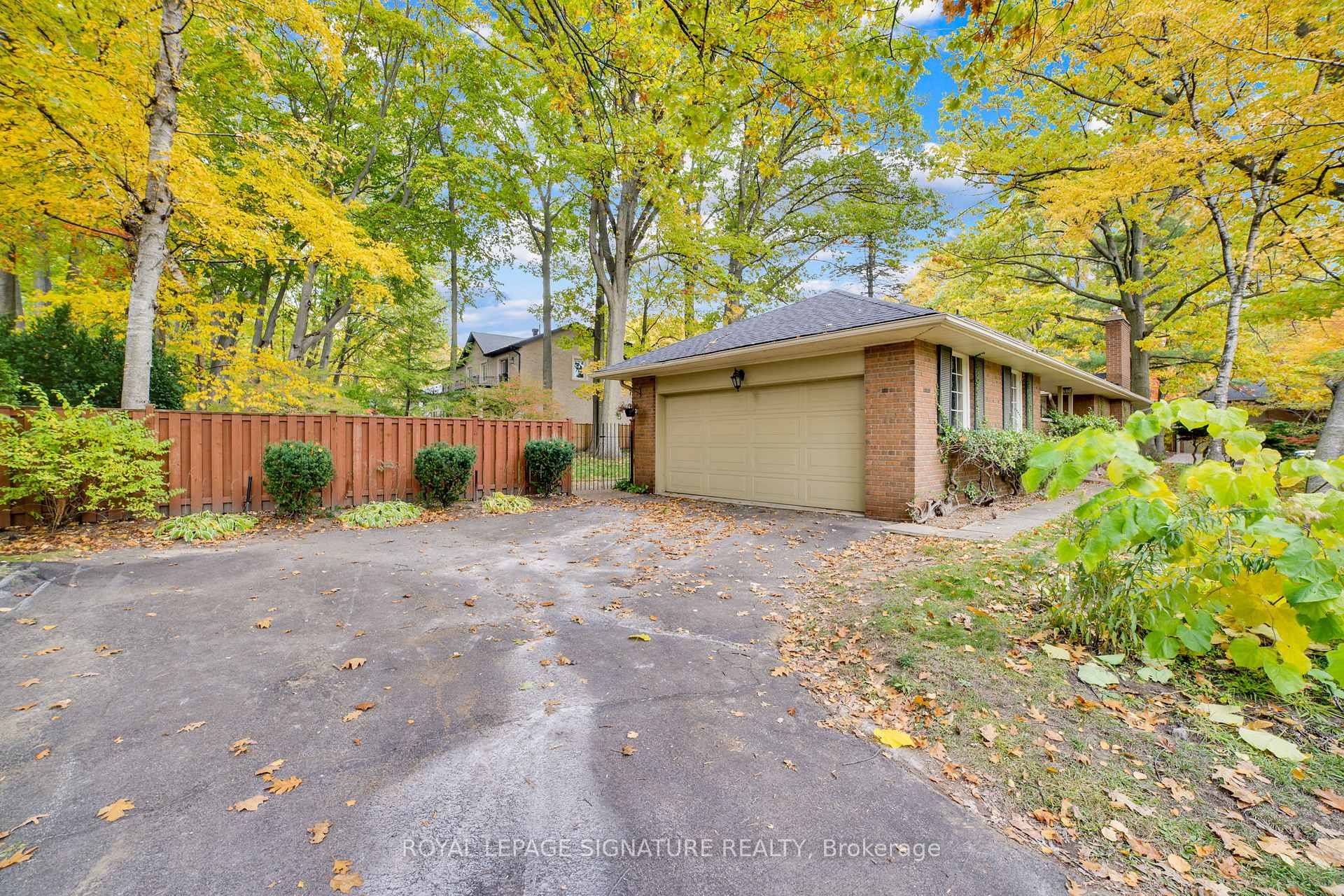 312 Dalewood Drive, Oakville, ON - Outdoor