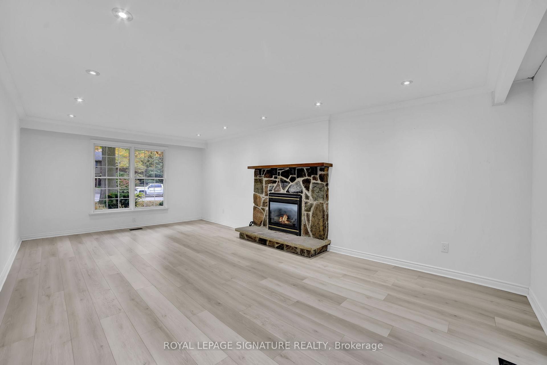 312 Dalewood Drive, Oakville, ON - Indoor Photo Showing Living Room With Fireplace