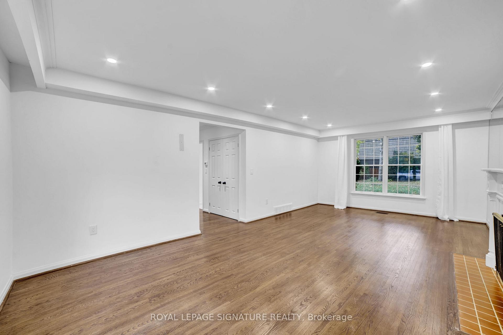 312 Dalewood Drive, Oakville, ON - Indoor Photo Showing Other Room