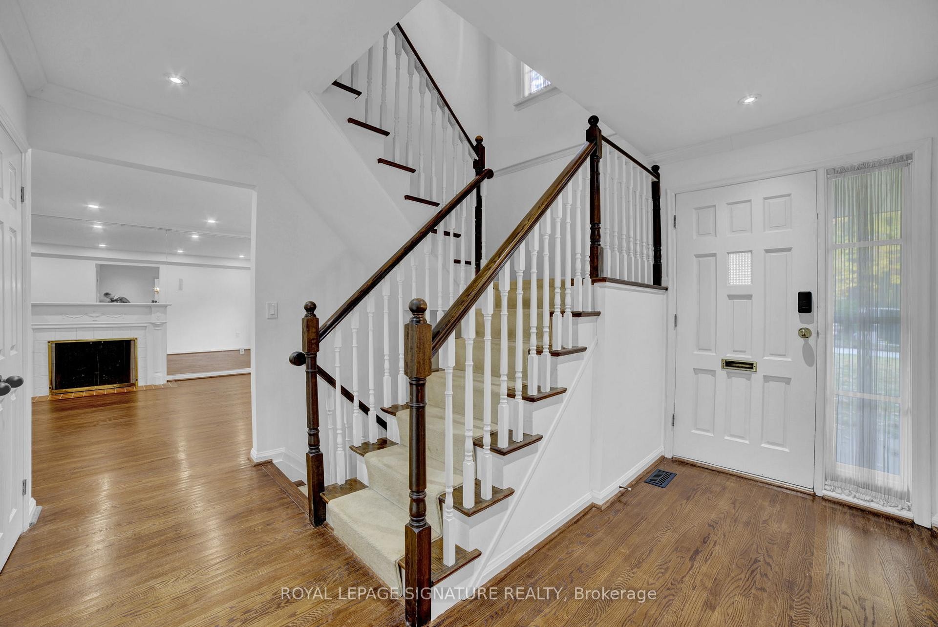 312 Dalewood Drive, Oakville, ON - Indoor Photo Showing Other Room