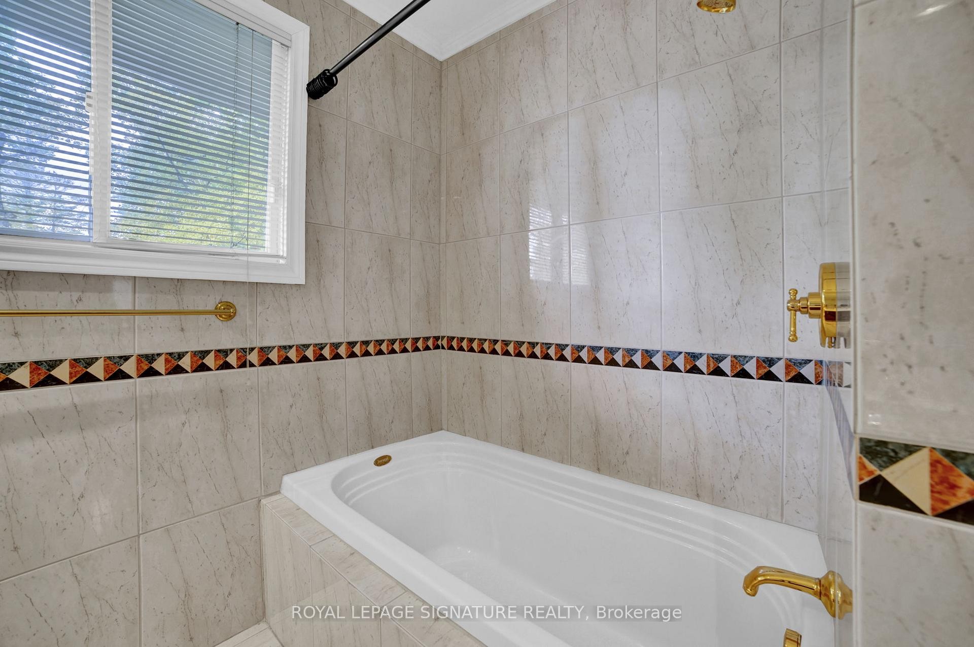 312 Dalewood Drive, Oakville, ON - Indoor Photo Showing Bathroom
