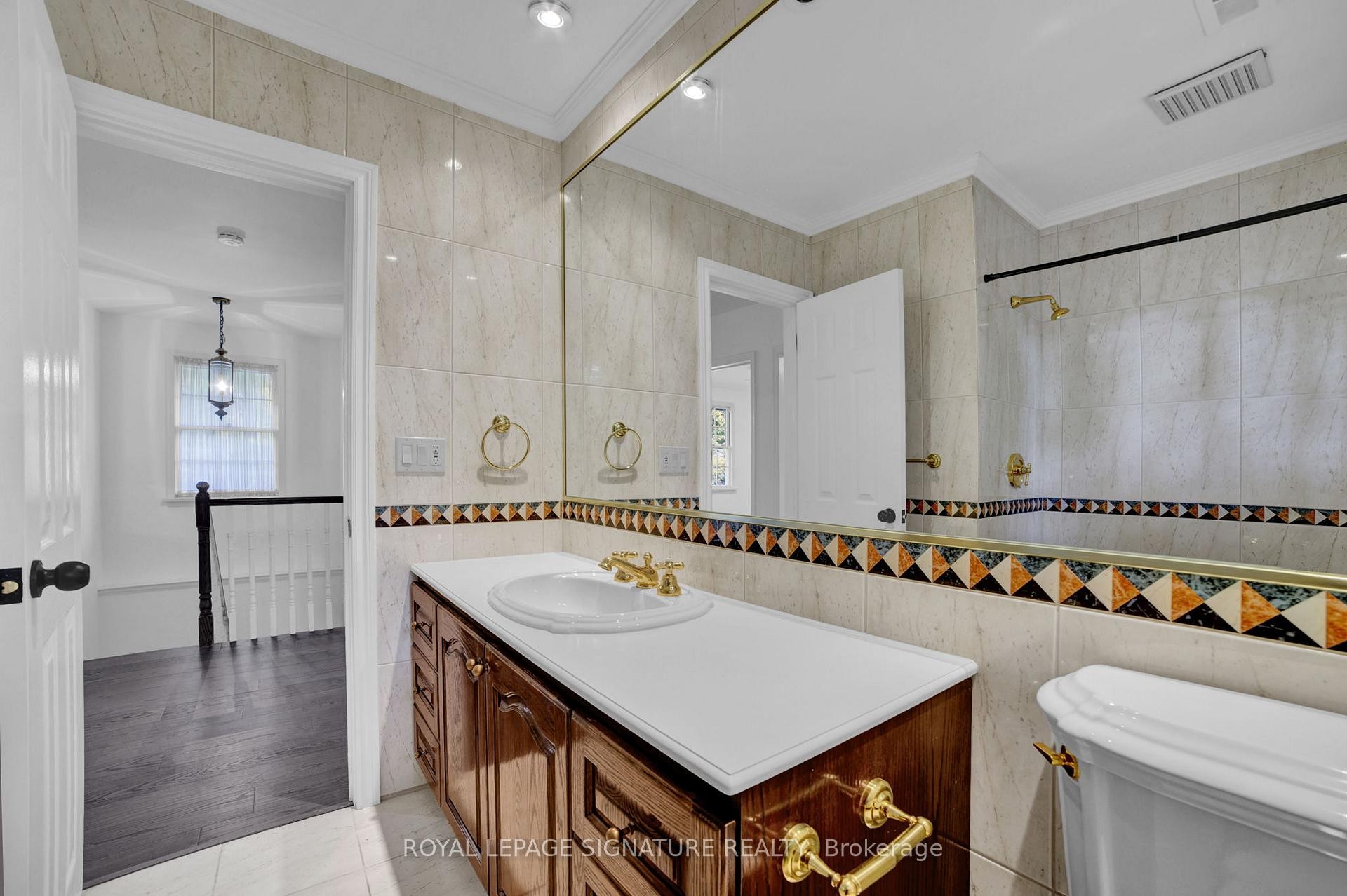 312 Dalewood Drive, Oakville, ON - Indoor Photo Showing Bathroom