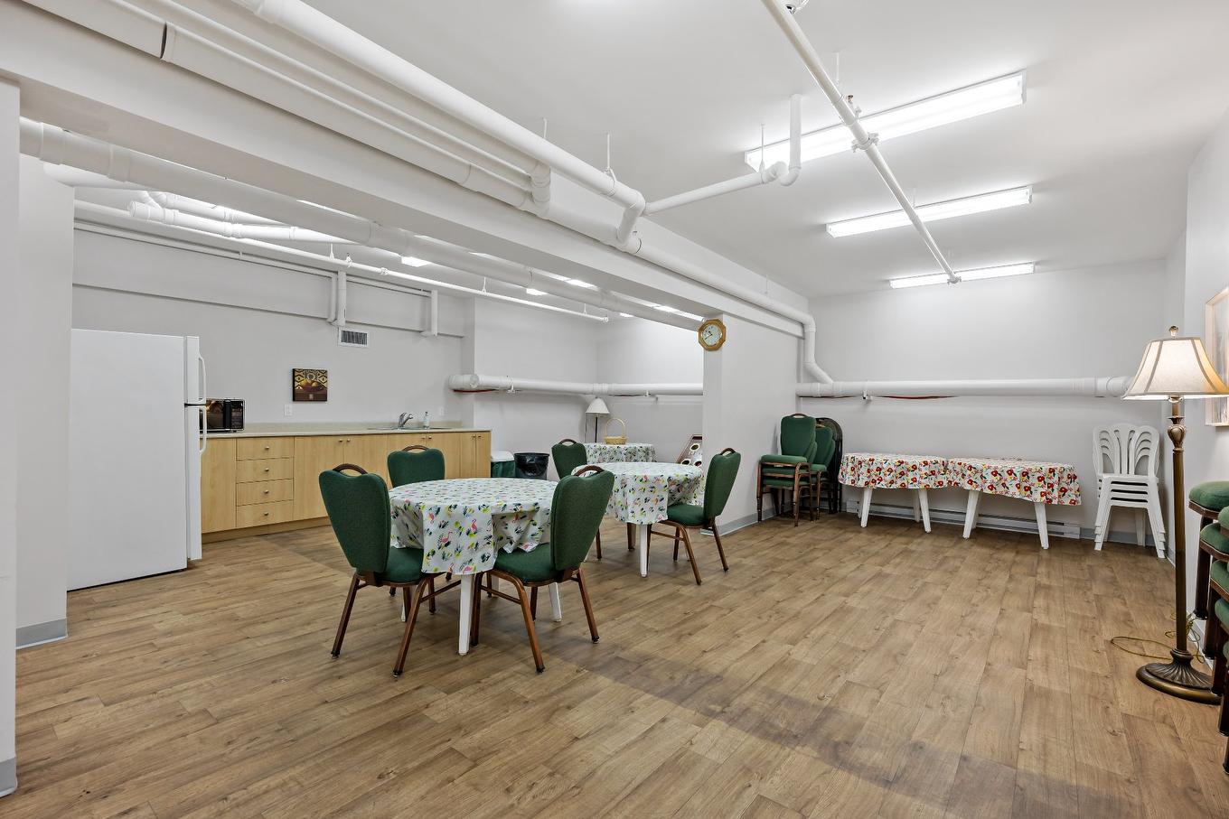 Salle communautaire - 205-1440 Rue Deguire, Mont-Tremblant, QC - Indoor