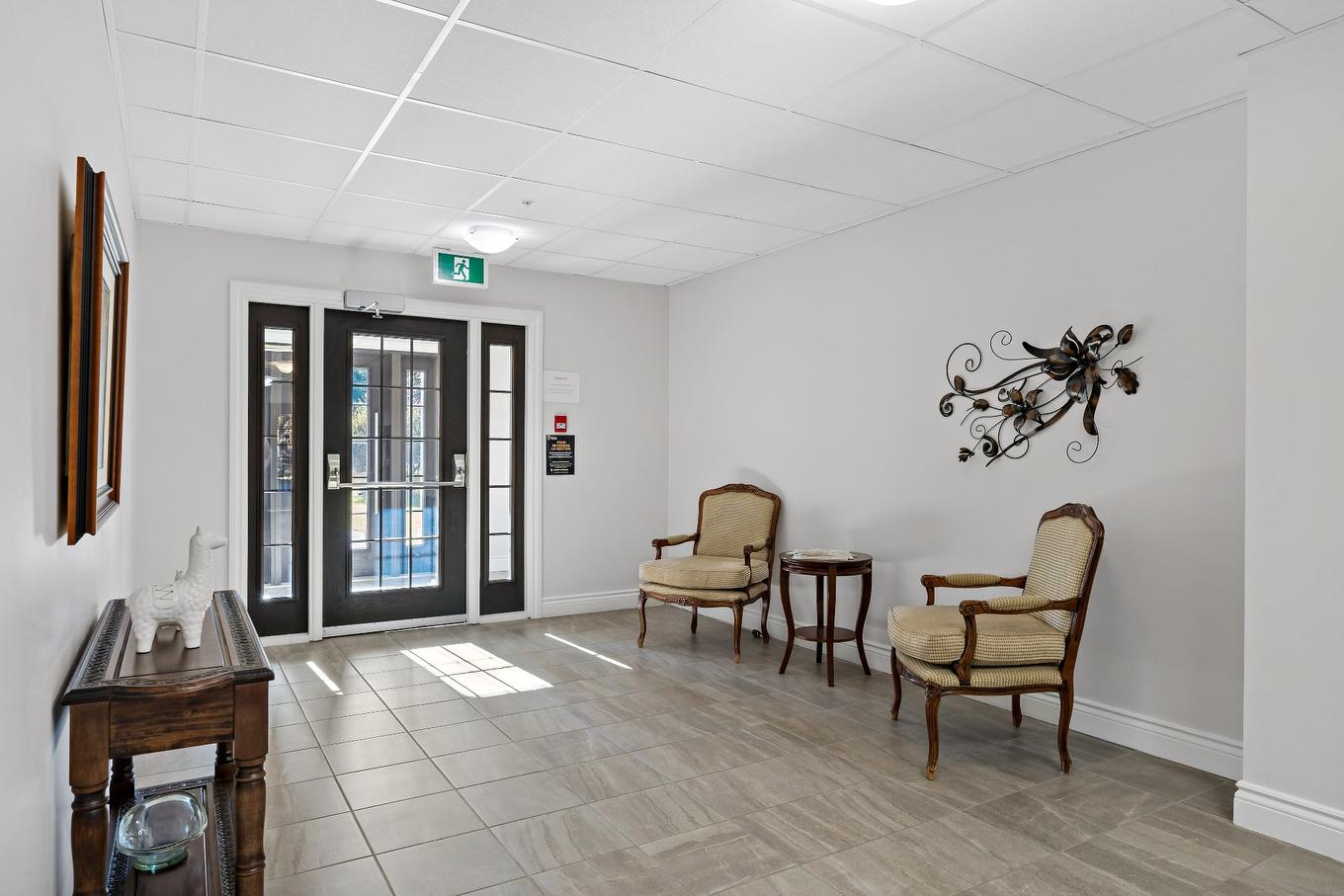 Hall d'entrée/Vestibule - 205-1440 Rue Deguire, Mont-Tremblant, QC - Indoor Photo Showing Other Room