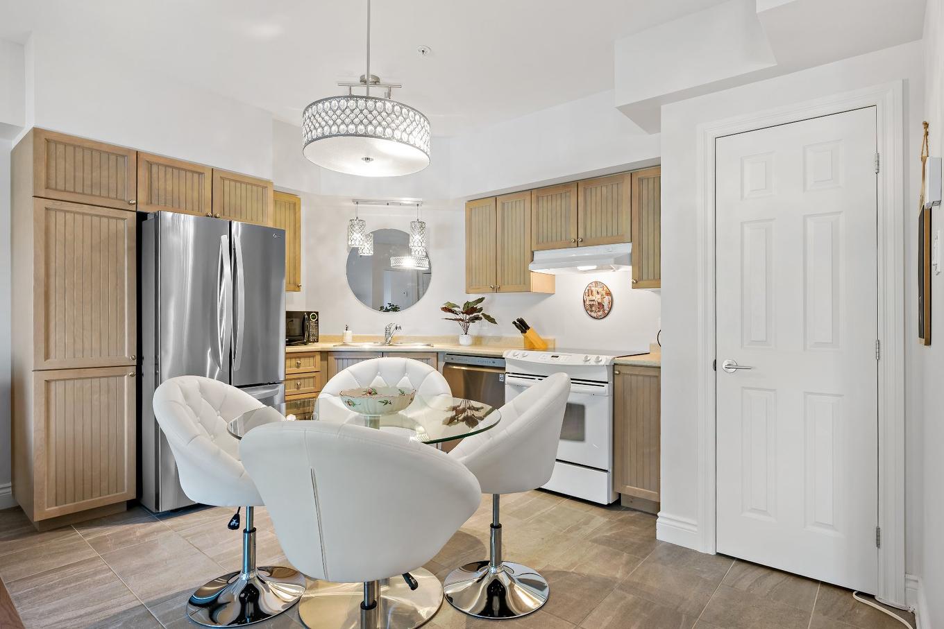 Coin-repas - 205-1440 Rue Deguire, Mont-Tremblant, QC - Indoor Photo Showing Kitchen