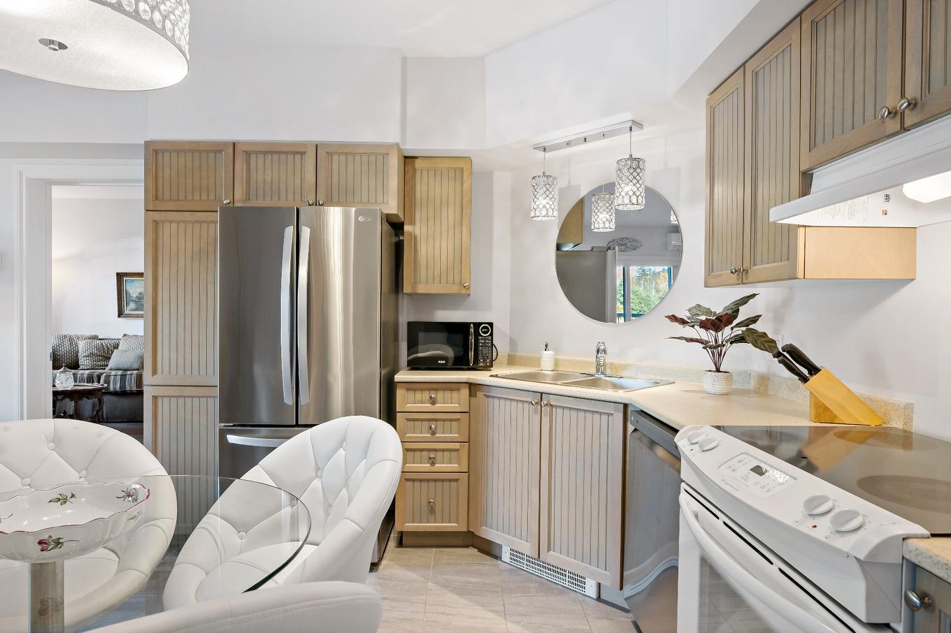 Cuisine - 205-1440 Rue Deguire, Mont-Tremblant, QC - Indoor Photo Showing Kitchen With Double Sink